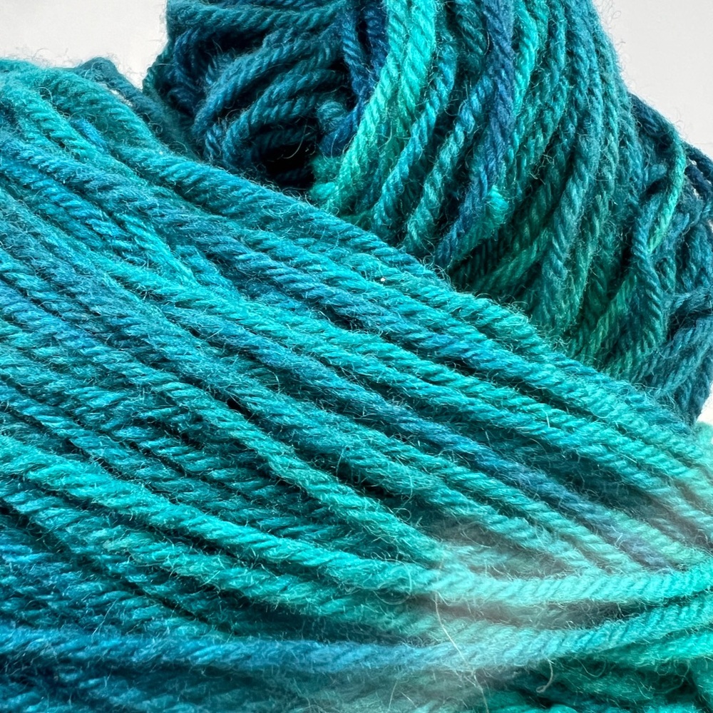 Hand dyed wool - Picture 3 of 5